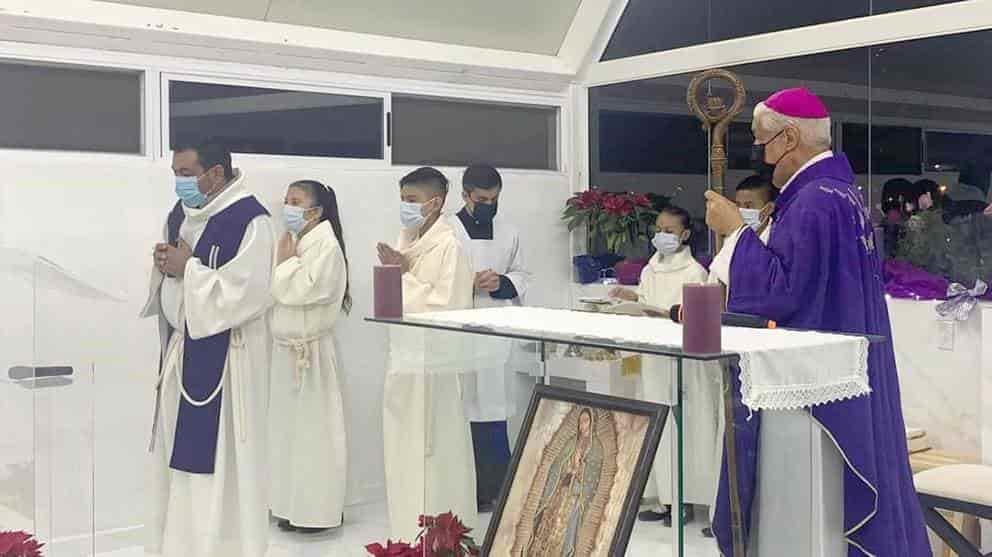 Bendice Arzobispo templo en Pesquería