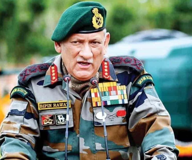 Muere jefe militar indio al caer helicóptero