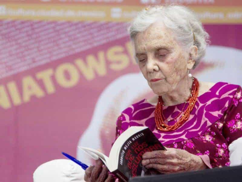 Combate Poniatowska la pandemia escribiendo