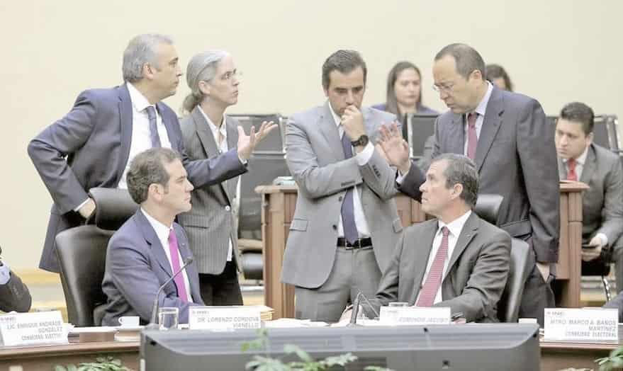 Promueve INE controversia ante recorte