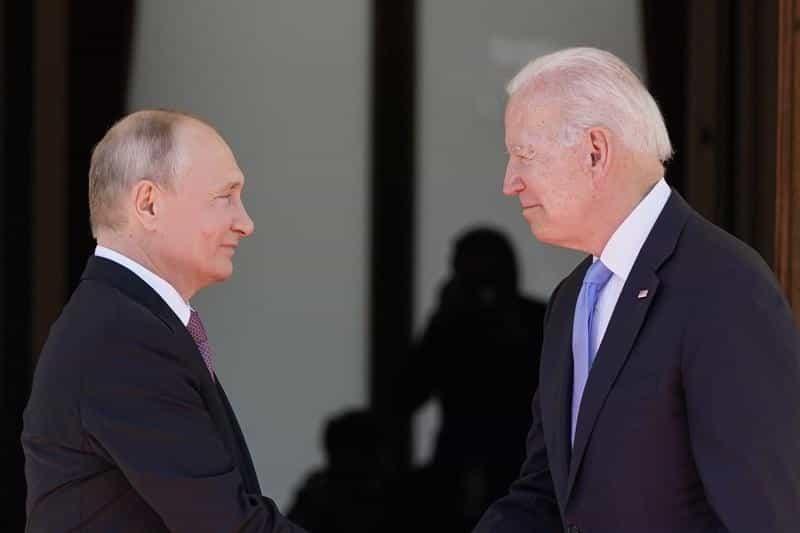 Biden y Putin acuerdan seguir conversaciones