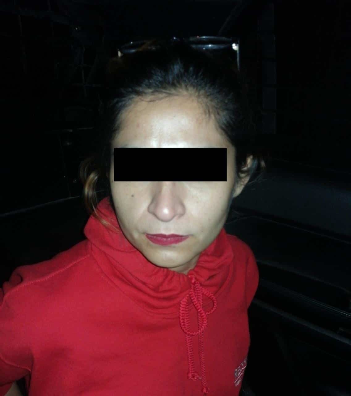 Portaban varios envoltorios que contenían hierba verde, al parecer marihuana y dosis de cocaína en polvo