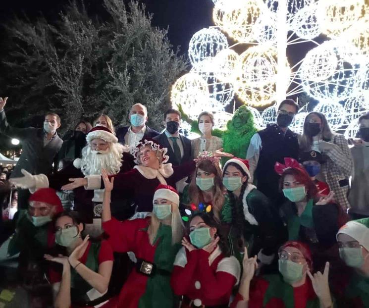 Enciende Samuel la Navidad en Parque Fundidora