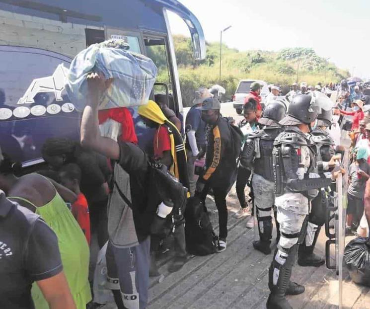 Reanuda INM traslados de migrantes