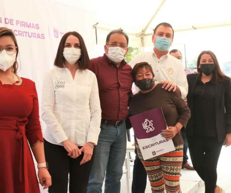 Entregan escrituras a 509 familias en Escobedo