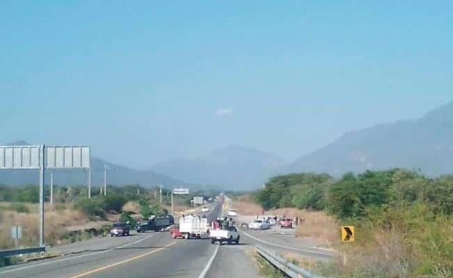 Cumple tres días bloqueo carretero en el Istmo