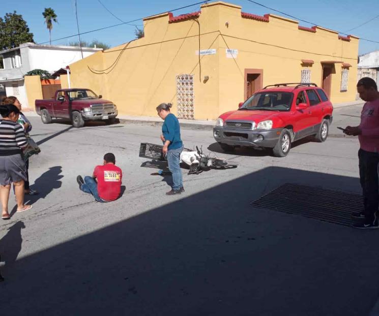 Resulta comerciante herido en choque