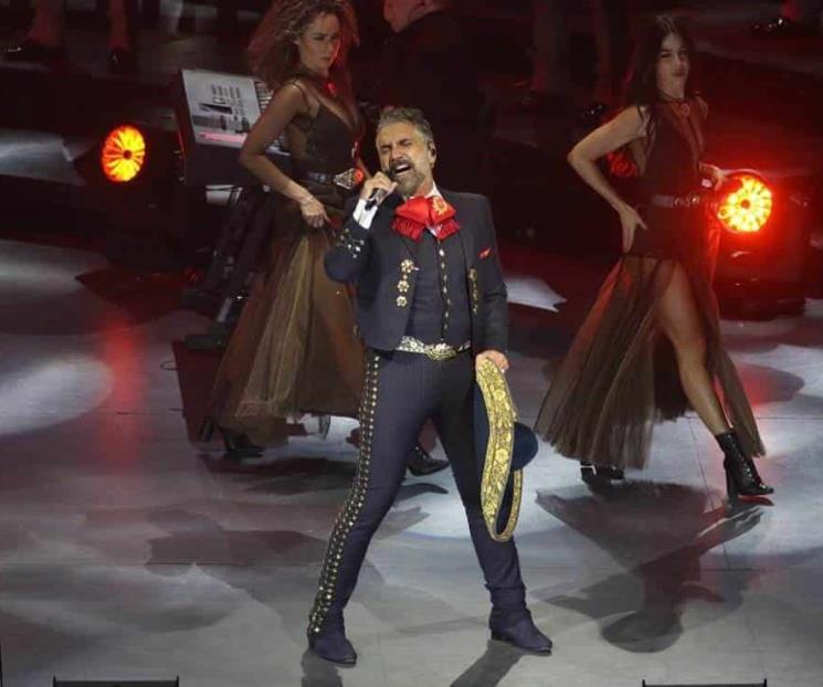 Alejandro Fernández dedica concierto a su papá