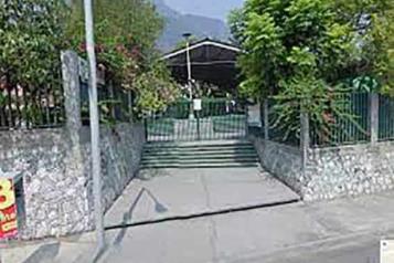 Lleva arma de fuego a la secu