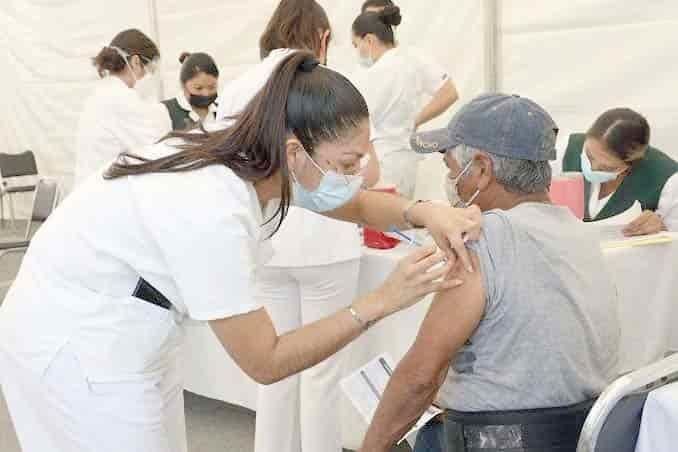 Inicia aplicación de vacunas de refuerzo a adultos mayores Inicia aplicación de vacunas de refuerzo a adultos mayores