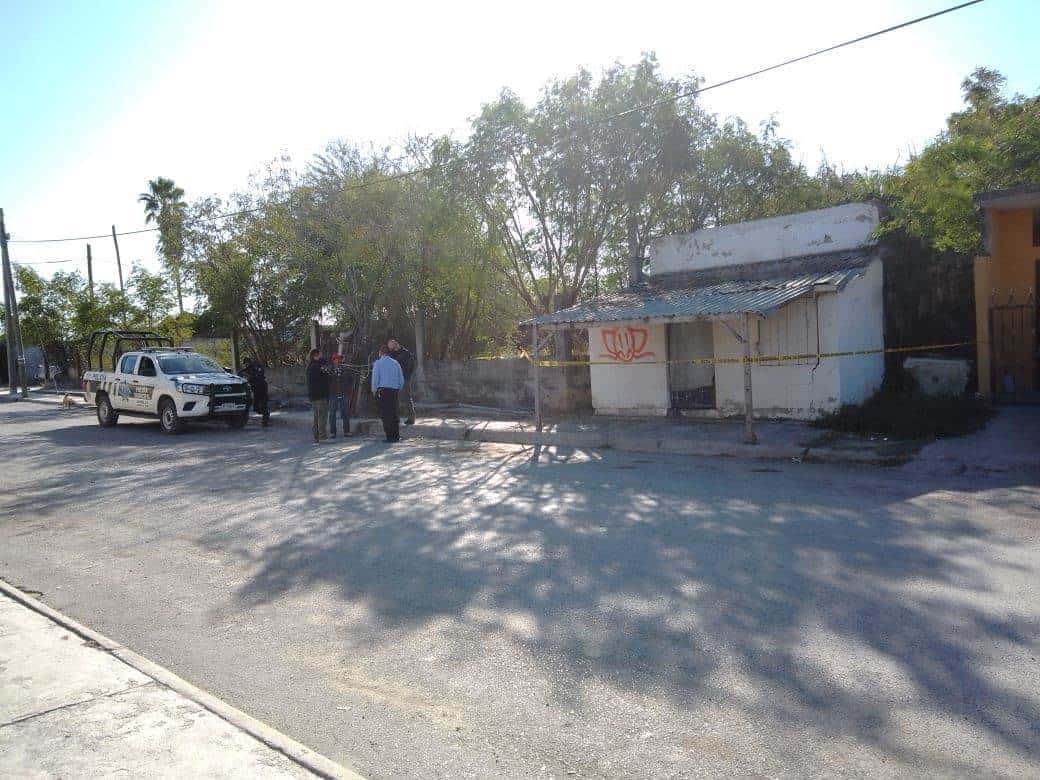 El reporte de olores fétidos en el interior de una vivienda en el municipio de Linares, dejó al descubierto la presencia del cuerpo de un hombre en avanzado estado de descomposición