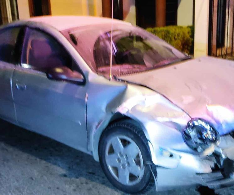 Intenta escapar tras choque