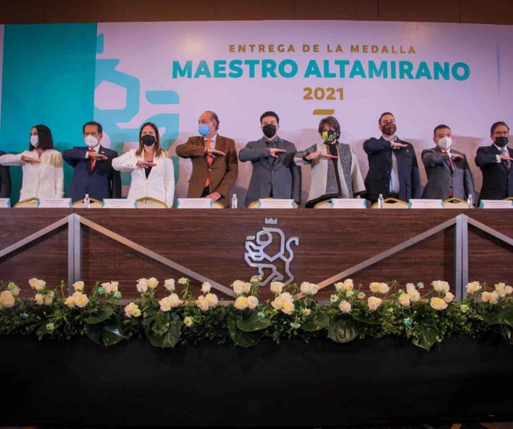 Entregan presea Ignacio Manuel Altamirano