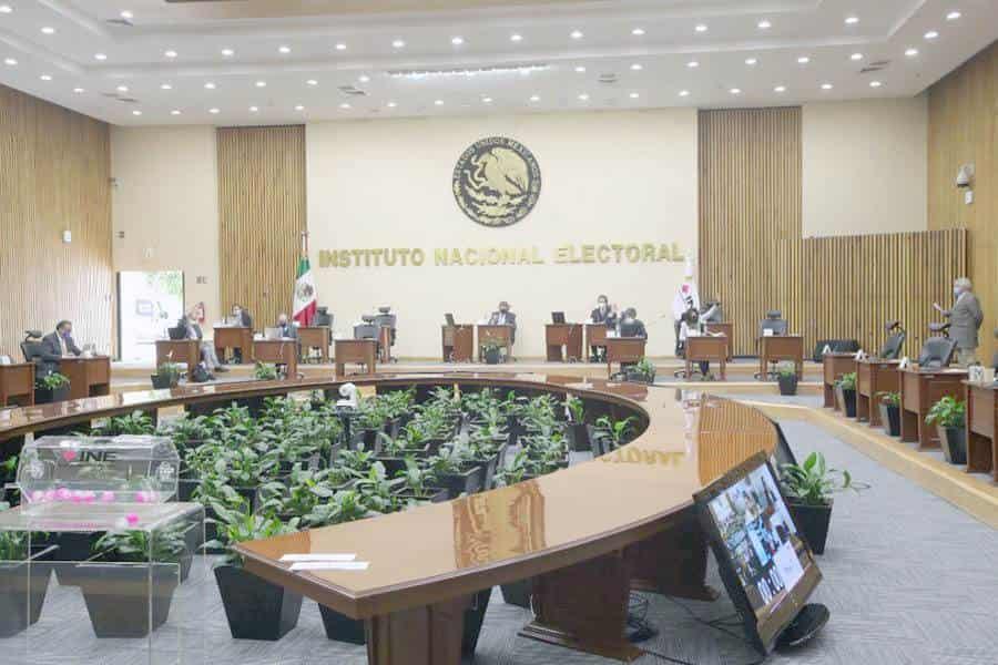 Defiende INE controversia por recorte