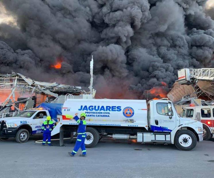 Se incendia fábrica en Santa Catarina