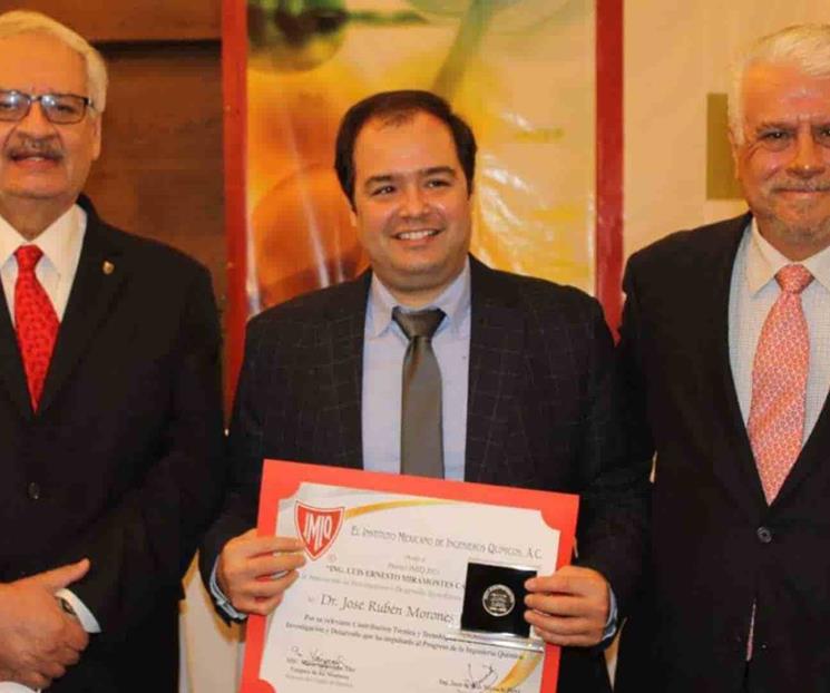 Recibe Premio IMIQ el doctor José Rubén Morones