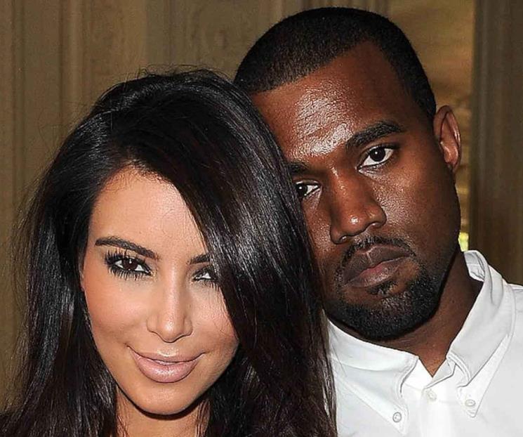 Kanye le suplica a Kim que vuelva corriendo a él Kanye le suplica a Kim que vuelva corriendo a él
