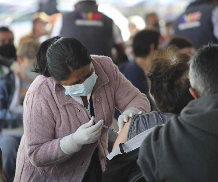 Adultos mayores sí deberán de registrarse para refuerzo