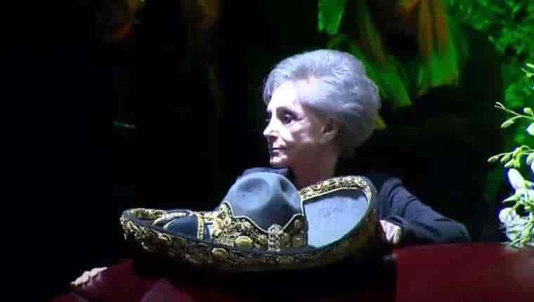 Le dan el último adiós Le dan el último adiós