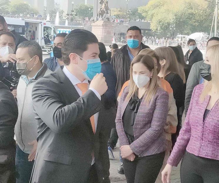 Pausarán vacunación por dos semanas