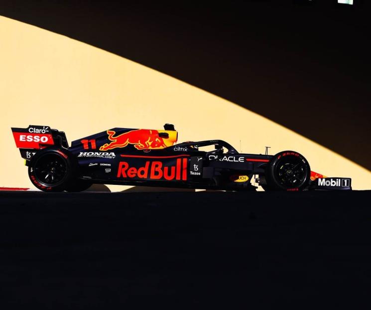 Prueba Checo Pérez con Red Bull los neumáticos del 2022