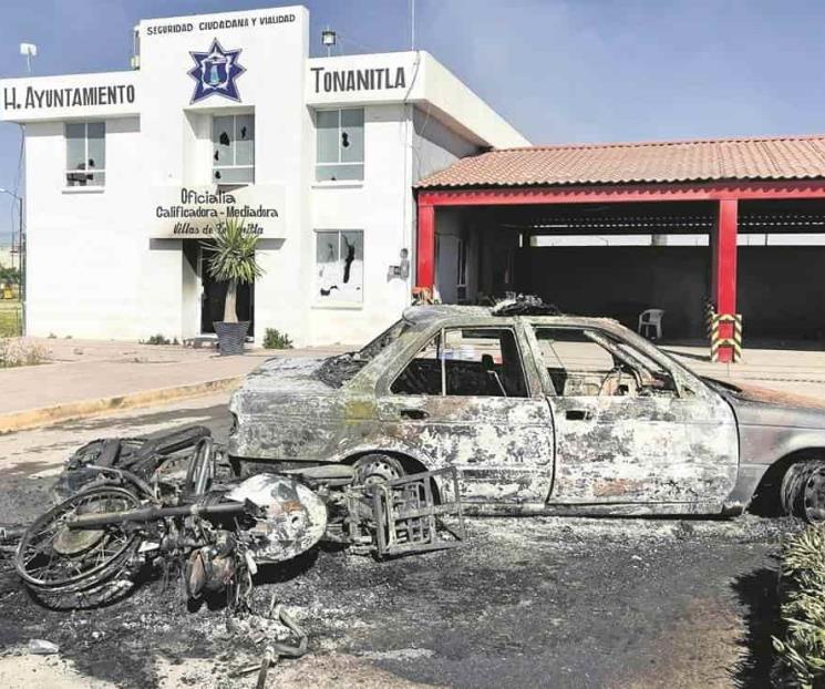 Queman colonos 3 patrullas por abuso policial