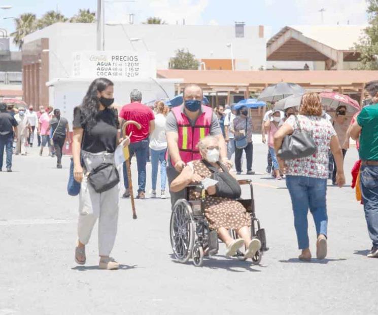 Reciben tercera dosis 48% de adultos mayores 