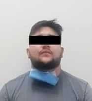 Notifican a hombre de orden de aprehensión