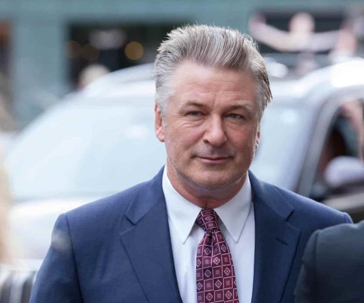 Emiten orden de registro de celular de Alec Baldwin