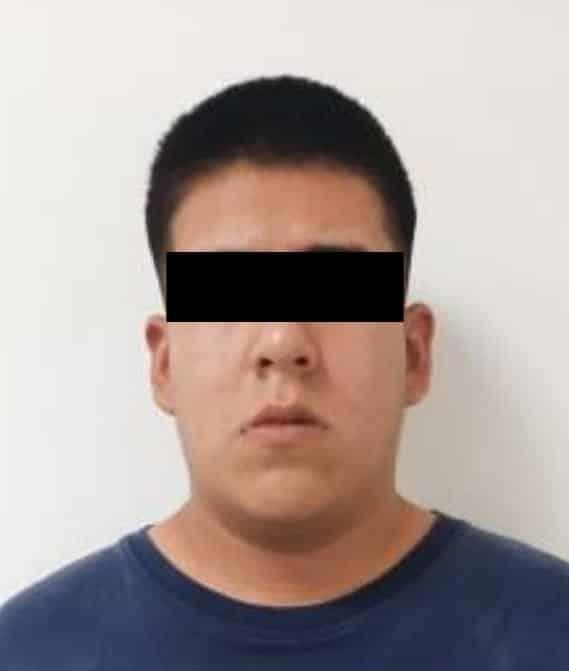 Caen 3 luego de cateos; aseguran armas y drogas