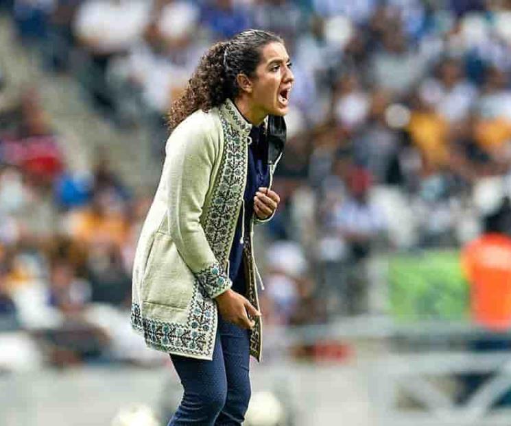 Se siente Espejo orgullosa Se siente Espejo orgullosa