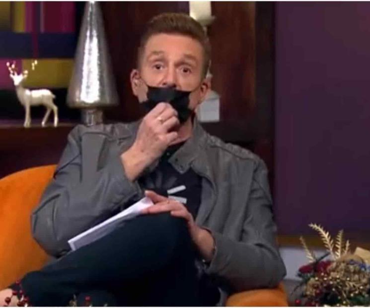 Bisogno sufre accidente en restaurante; se le cae un diente