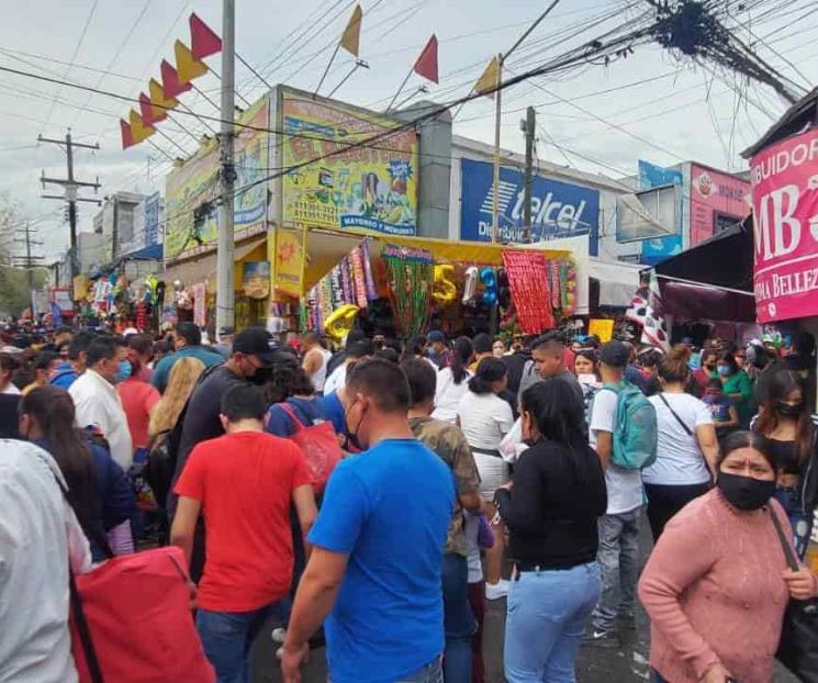 Abarrotan regios el centro de Monterrey