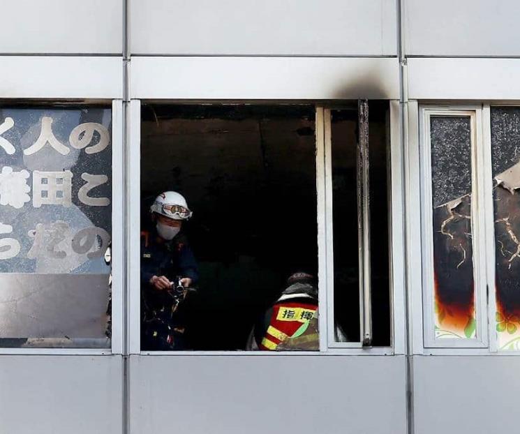 Se incendia edificio en Japón