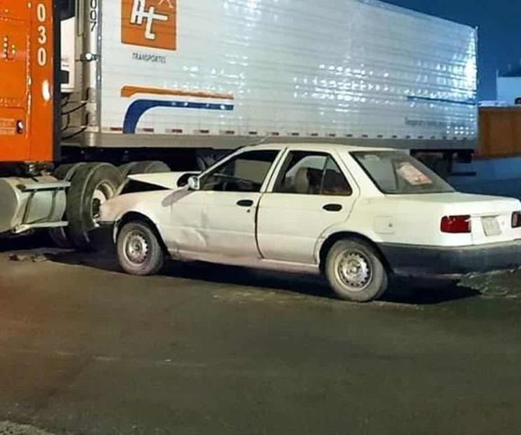 Muere conductor en choque en Escobedo