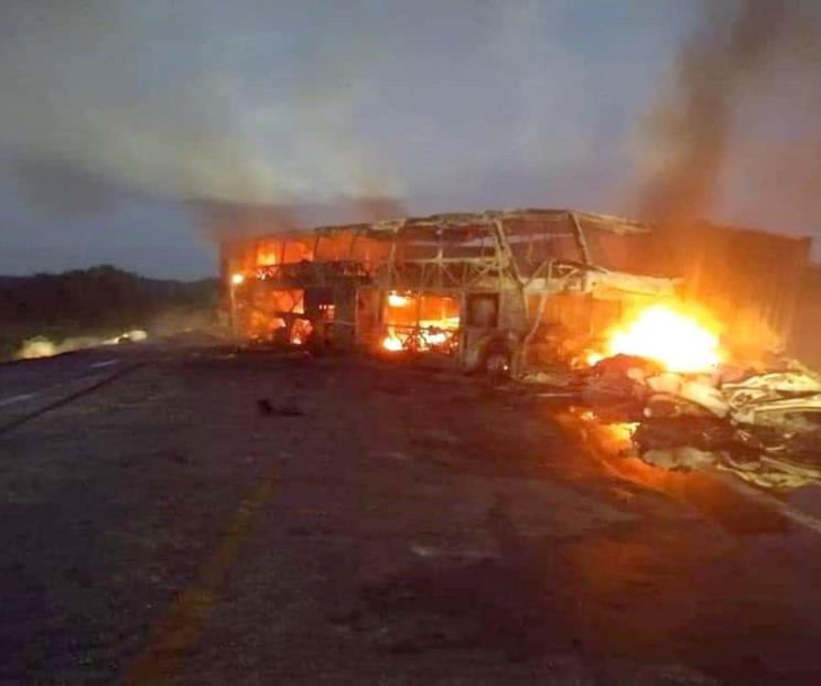 Accidente deja cuatro personas calcinadas en Tamaulipas Accidente deja cuatro personas calcinadas en Tamaulipas
