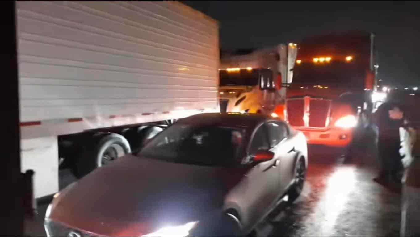 Un grupo de traileros hicieron equipo para detener a un conductor que estando completamente ebrio