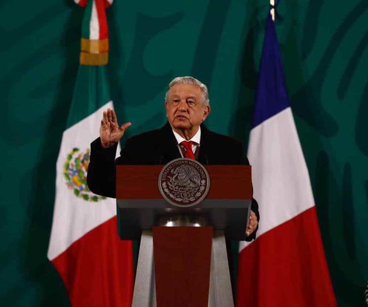 AMLO califica de muy lamentable la decisión del INE