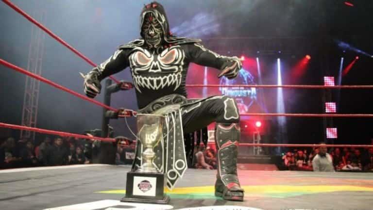 La Parka Negra sufre lesión que lo dejó inmóvil