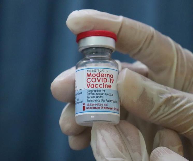 Refuerzo de Moderna aumenta anticuerpos frente a ómicron