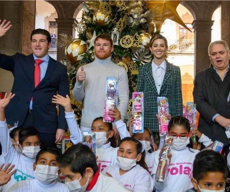 Canelo se pone espléndido con niños regios