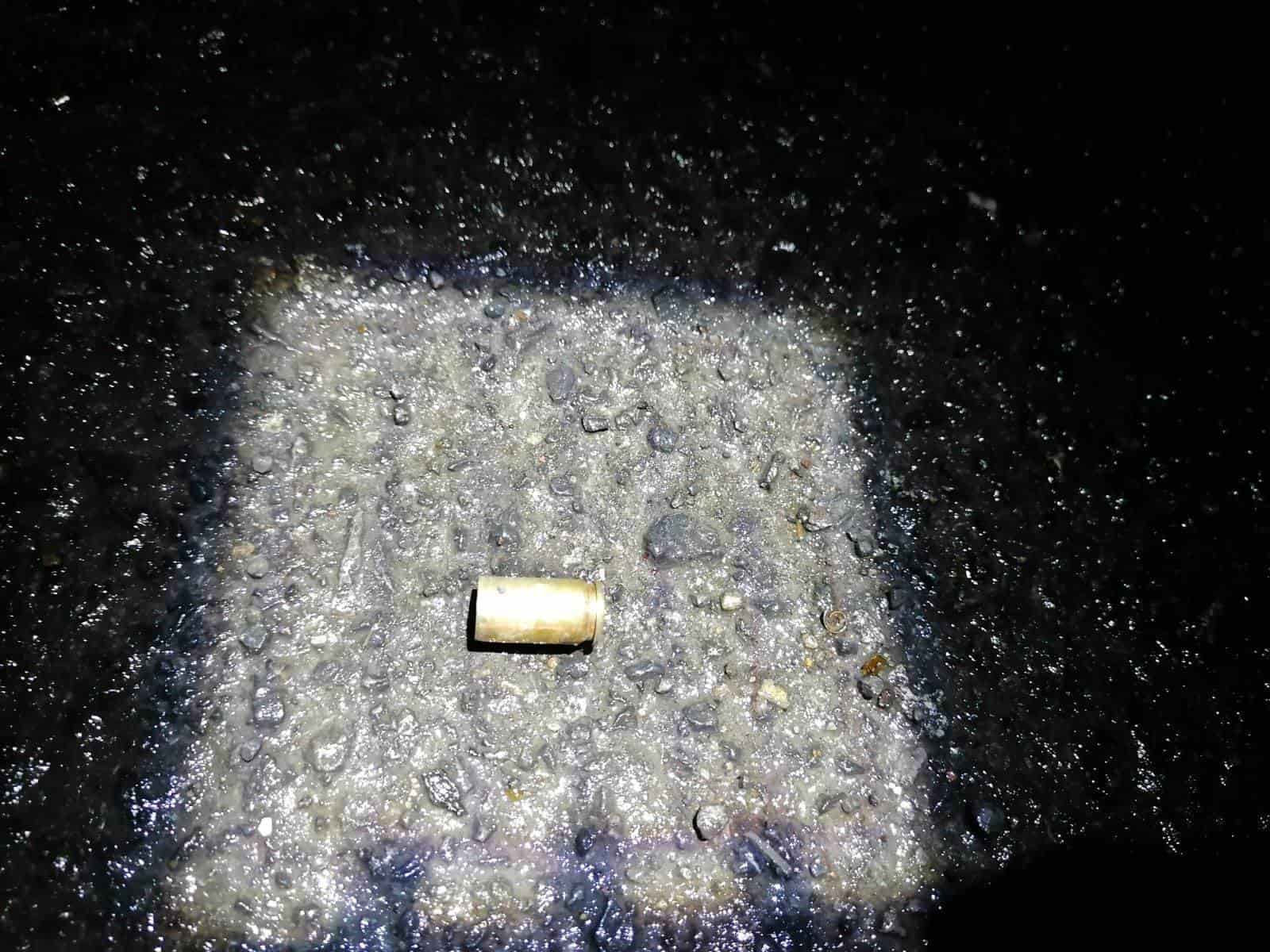 Con un arma de fuego y un cargador con cartuchos hábiles, fueron detenidos tres hombres