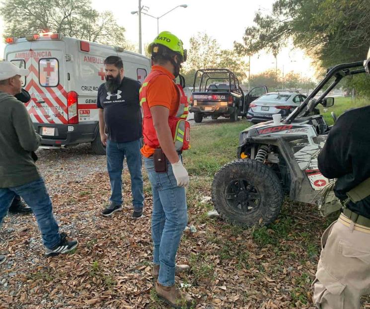 Vuelcan jovencitas en auto tubular en Gral. Terán