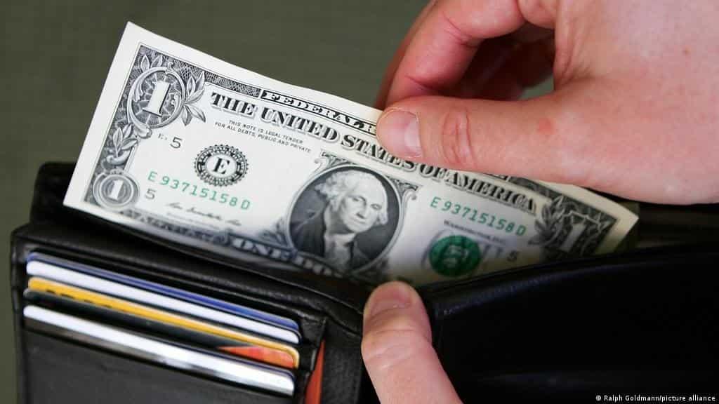 Crece economía de EU más de lo esperado