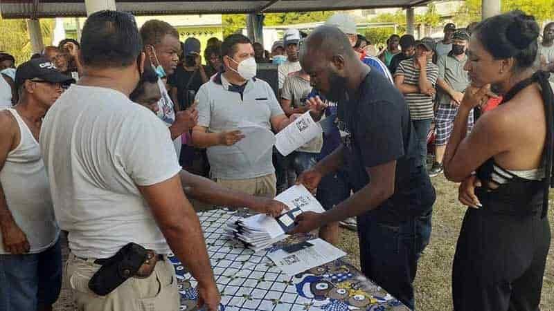 INM entrega visas humanitarias a migrantes