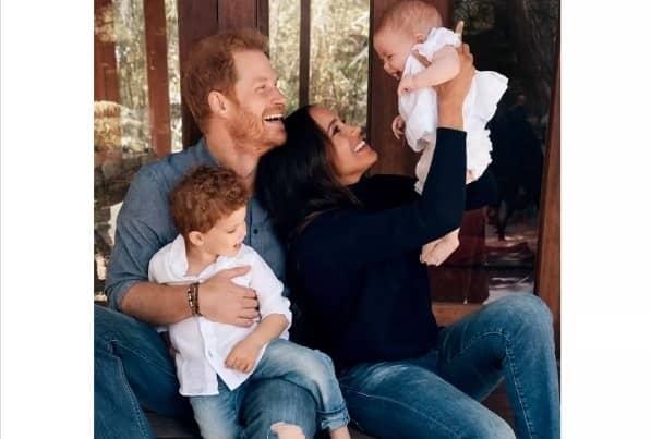 Meghan y Harry revelan la primera fotografía de Lilibet