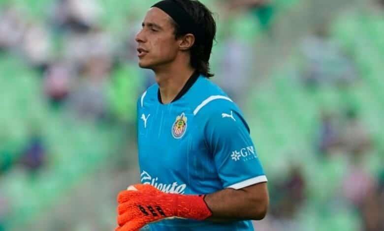 Las Chivas se quedan sin uno de sus porteros