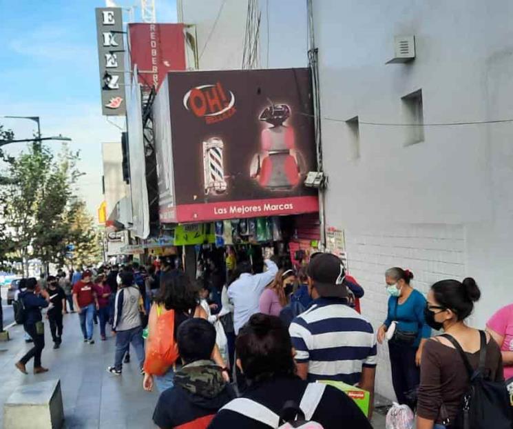 Saturan regios centro de Monterrey previo a la noche buena