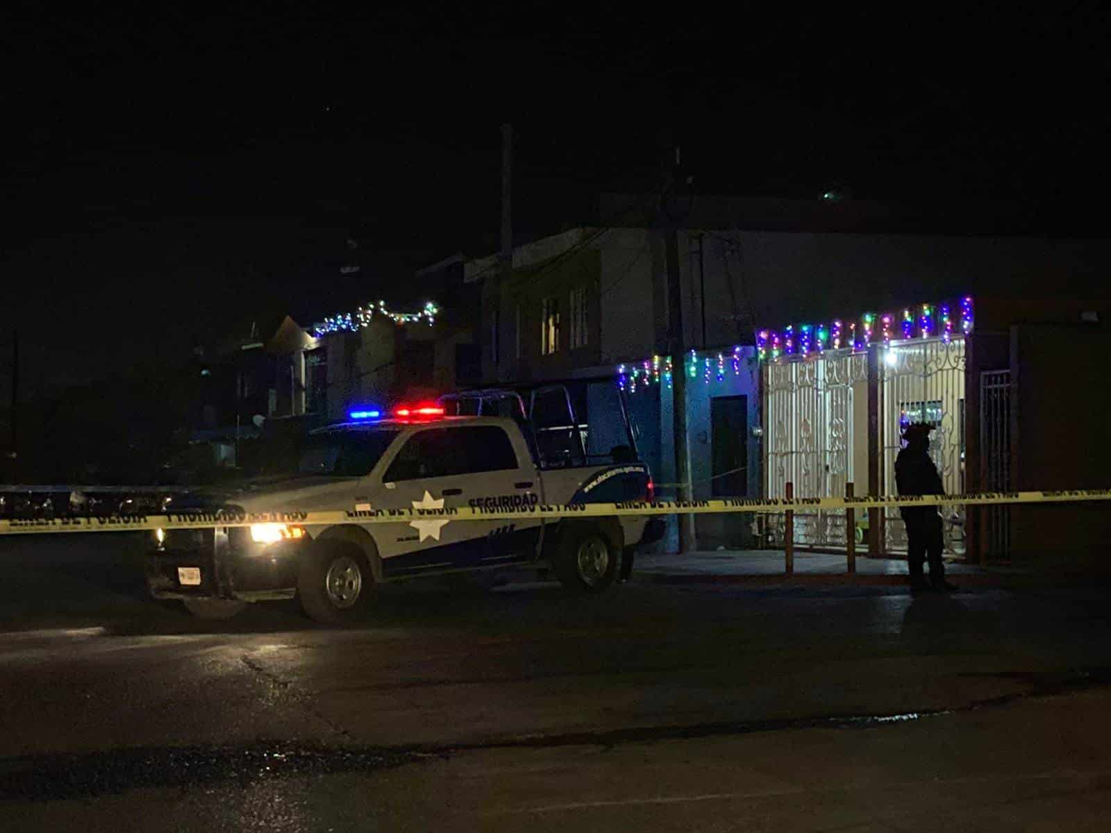 Cuando se encontraba tomando bebidas embriagantes dos hermanos fueron atacados a balazos