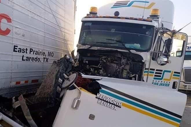 Colapsa la autopista Monterrey-Laredo
